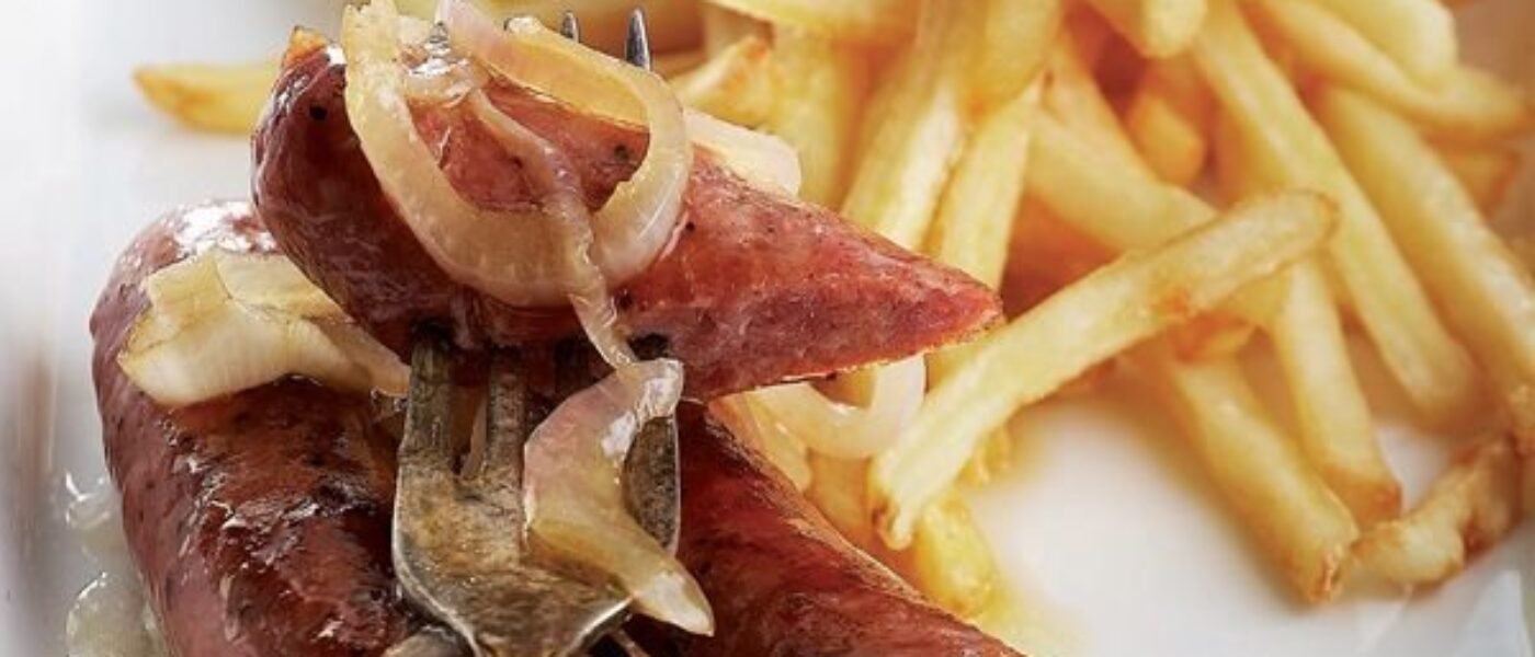 Dobroty na každý deň: 🌭 Bravčové klobásky na pive – rýchla pochúťka k večernému posedeniu 🍺