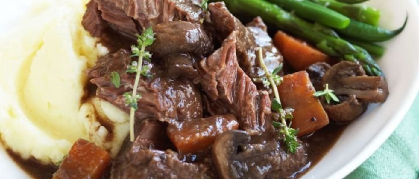 hovadzie líčka Dobroty na každý deň: Dusené hovädzie líčka na červenom víne