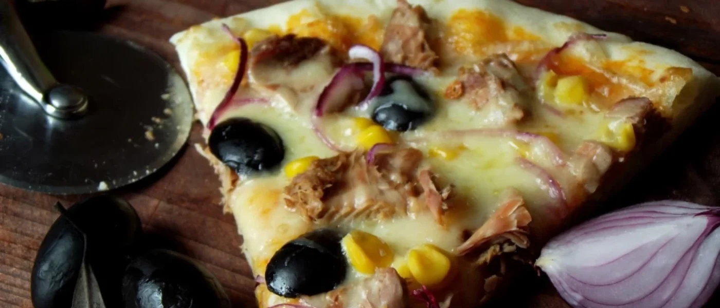 Chutnučká domáca pizza s tuniakom a kukuricou