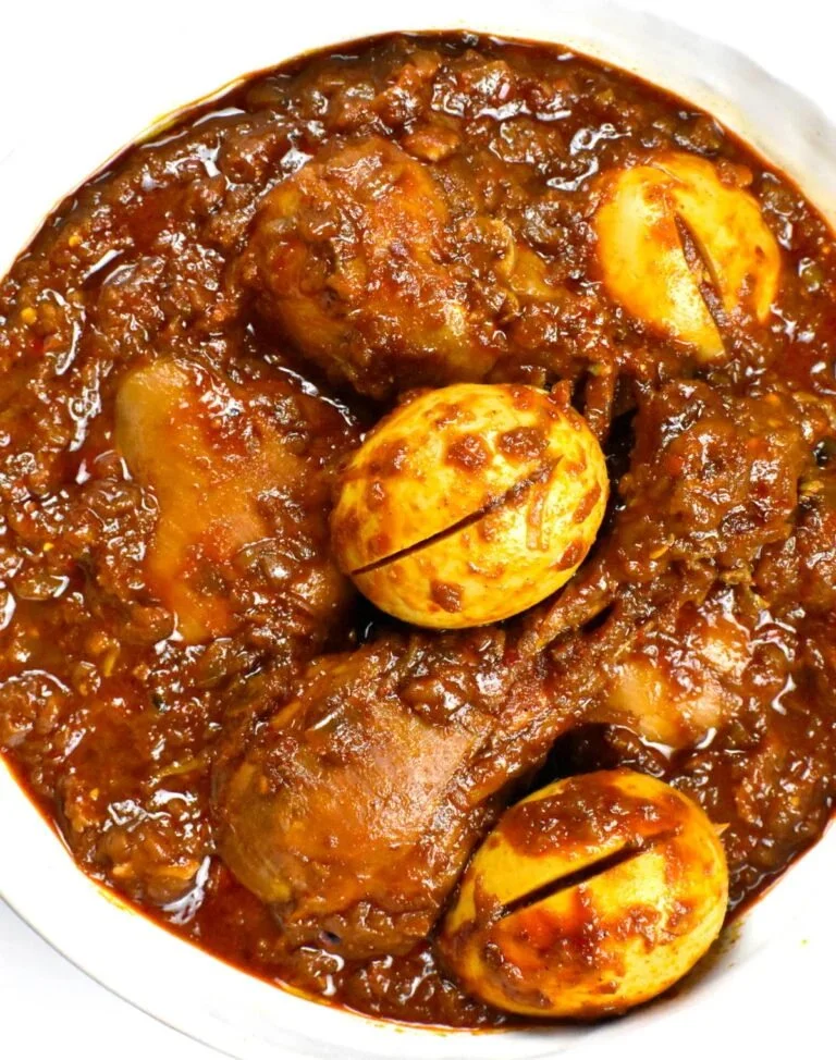 Tradičné Doro Wat: Etiópsky kurací guláš