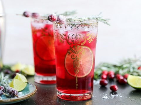 Zlatá iskriaca brusnicovo-limetková bomba