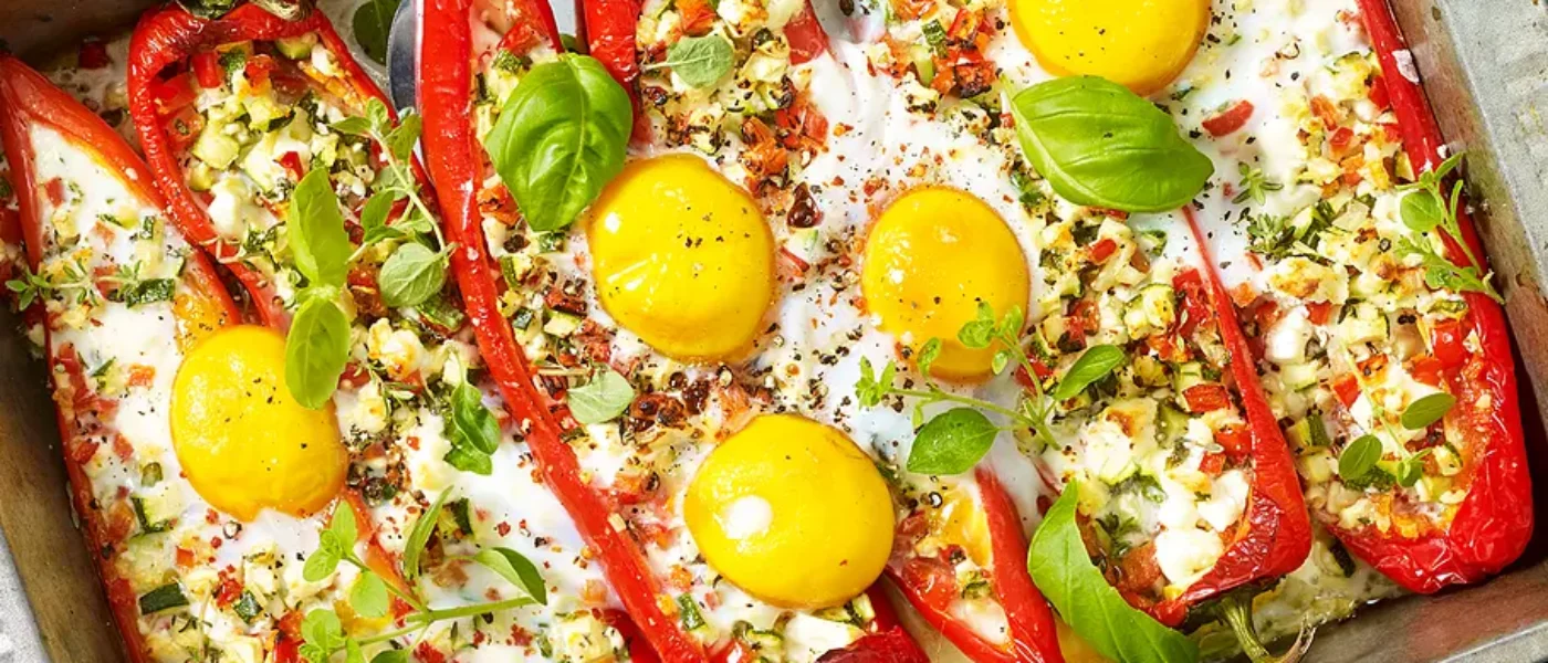 Plnené papriky s volským okom a fetou – farebná a zdravá večera