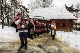 Vianočné koledy: od dávnych osláv až po dnešnú tradíciu