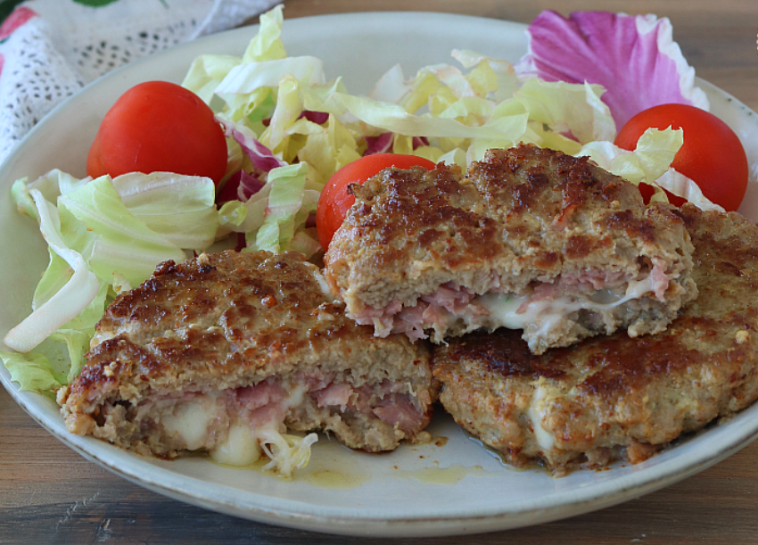 Plnené hamburgery so šunkou a syrom