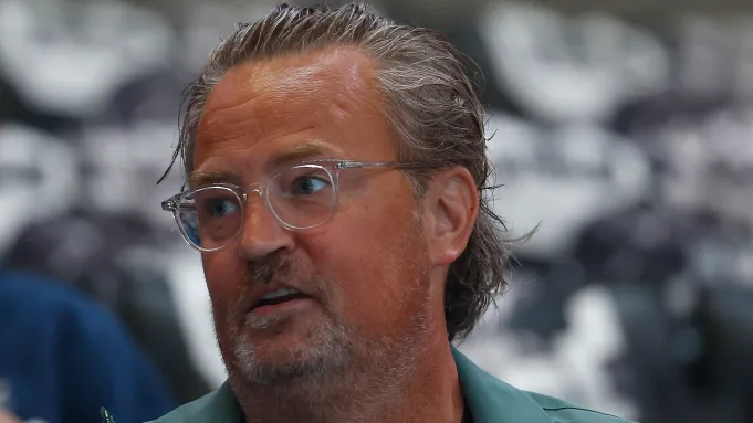Matthew perry — keď sa oči smejú, ale srdce krváca