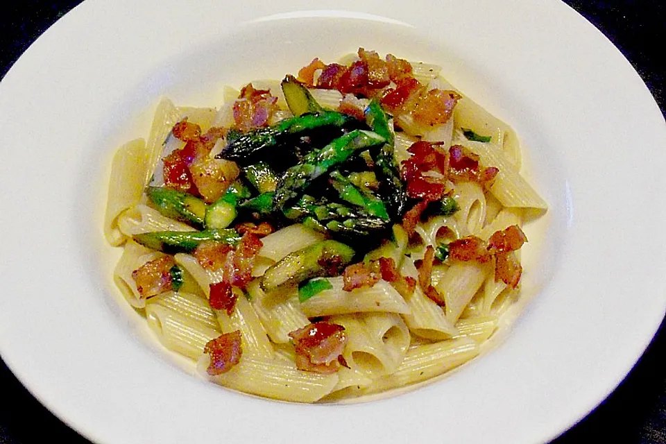 Penne so zelenou špargľou a medvedím cesnakom Penne so zelenou špargľou a medvedím cesnakom