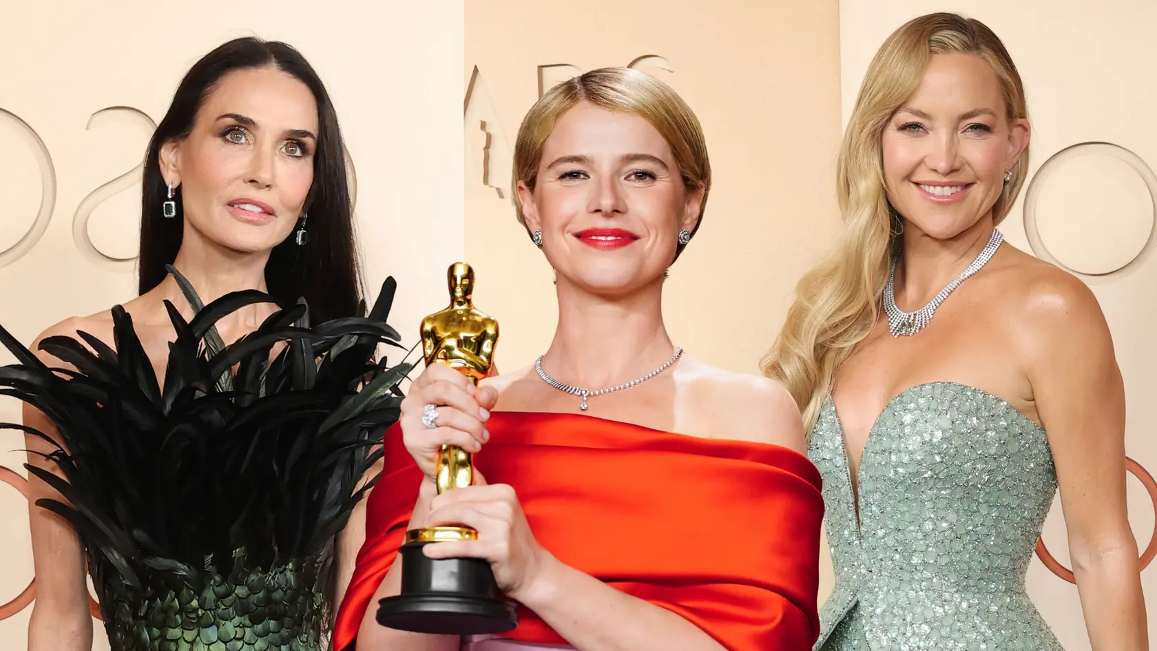 Oscary 2026: červený koberec zaplavila elegancia, biela aj trblietky Oscary 2026: Červený koberec zaplavila elegancia, biela aj trblietky